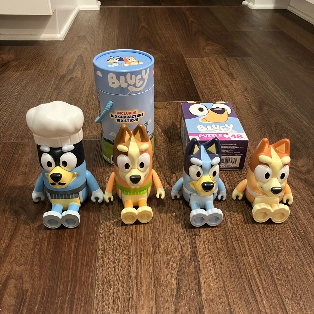 Bluey Chat Mates Cooking Fun Figures, adding in free puzzle and stacking game!